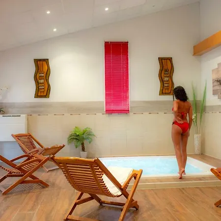 Vtf Le Domaine Du Grand Luberon Holiday park 3*